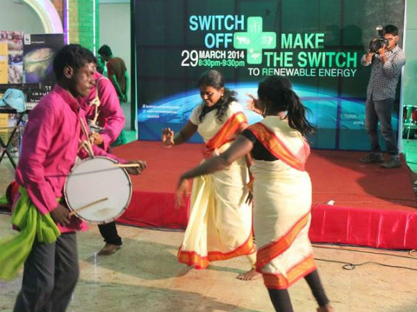 டான்ஸ் கூட இருக்கு…