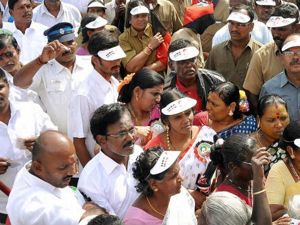 குடைக்குள் உலகம்....