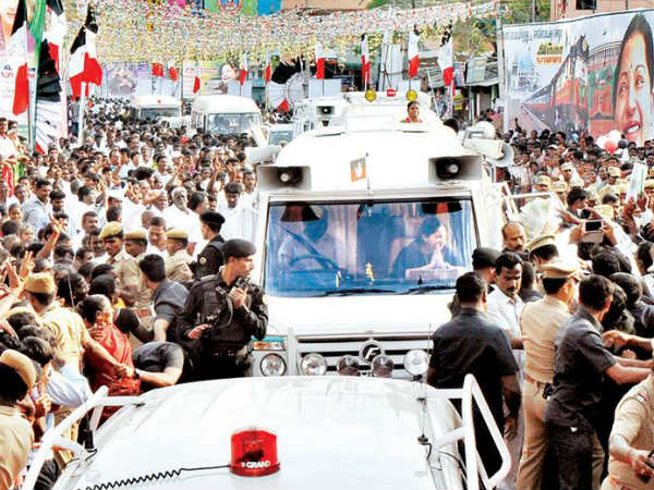 கூட்டத்தை தொடர்ந்து மருத்துவமனியில் கூட்டம்...