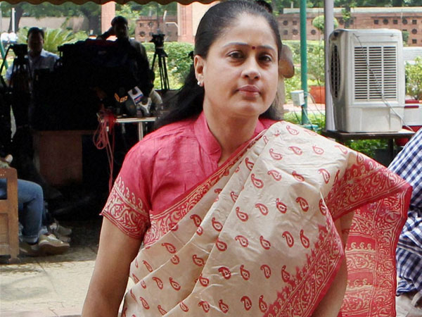 Vijayashanthi to dress like Indira Vijayashanthi to dress like Indira