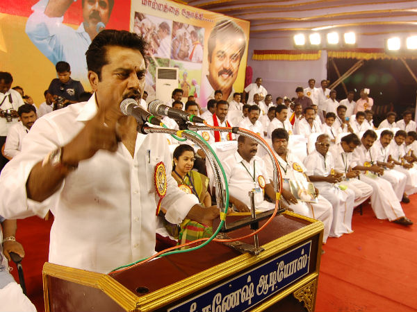 போராடுகிறார் ஜெயலலிதா