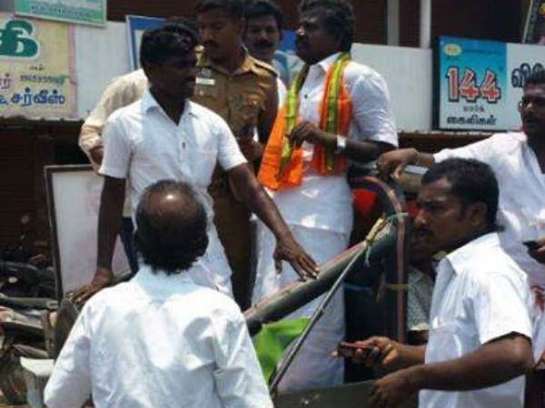 கரூரில் பாஜக மீது தாக்குதல்