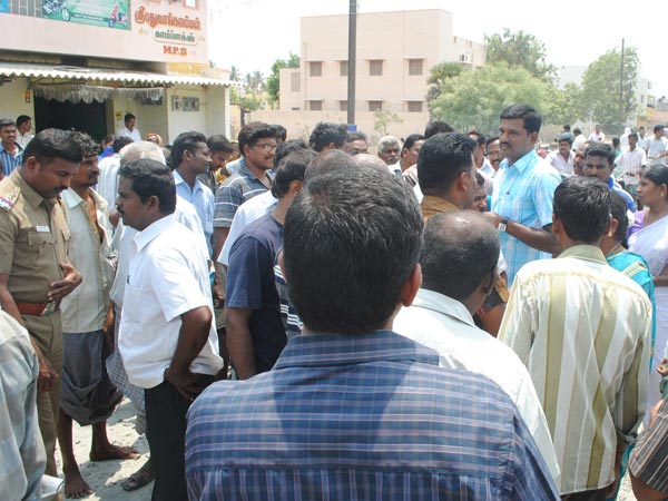 கொந்தளித்த மக்கள்