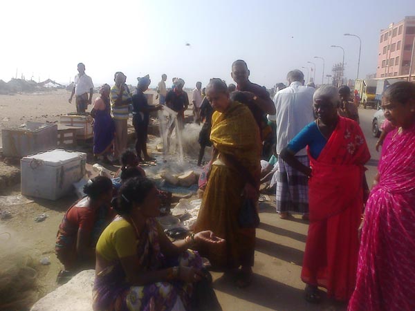 மீன்சந்தைகளில் வரத்து குறைவு