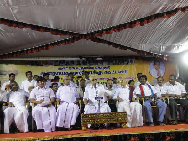 சாலைப் போக்குவரத்தும், கப்பல் போக்குவரத்தும்