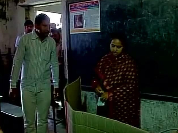 லாலு மகள் மீது புகார் லாலு மகள் மீது புகார்