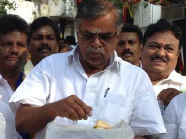 வயிறு வலிக்காதா கணேசன்ஜி...