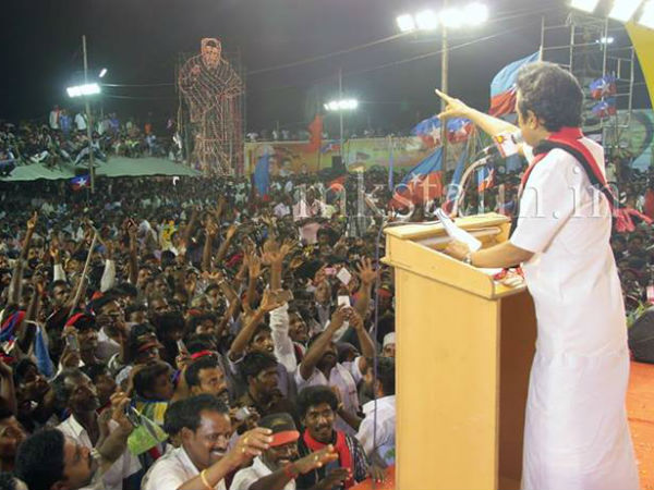 முதல்வராக இருக்க லாயக்கில்லை