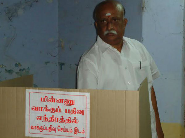 Pon Radhakrishnan casts vote in Nagarkoil Pon Radhakrishnan casts vote in Nagarkoil