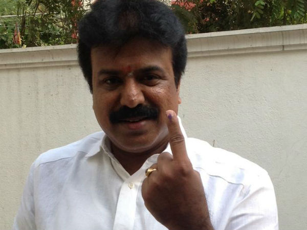 O.Pannerselvam casts vote in Periyakulam