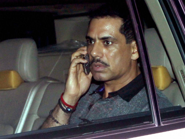 ராபர்ட் பற்றி பிரியங்கா விளக்கட்டும்