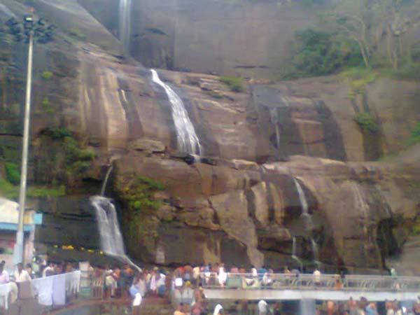 குற்றாலத்தில் மழை