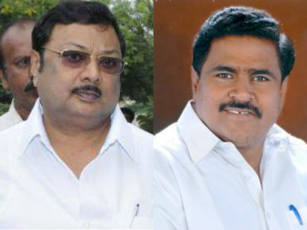 சுயநலவாதிகள்- துரோகிகள்