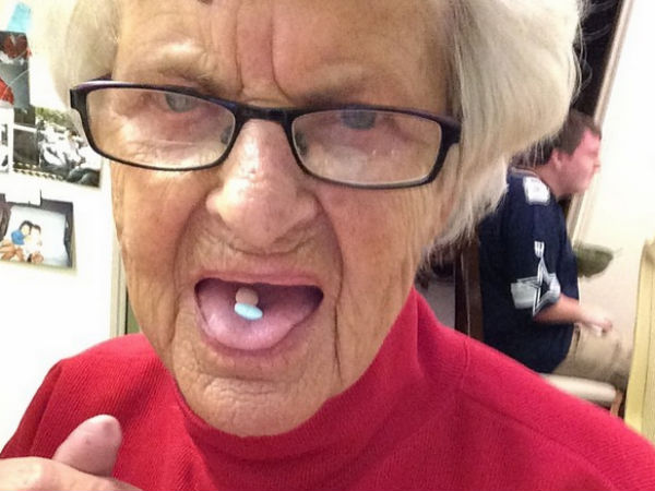 ஆ... என் வாயில் மாத்திரை! ஆ... என் வாயில் மாத்திரை!