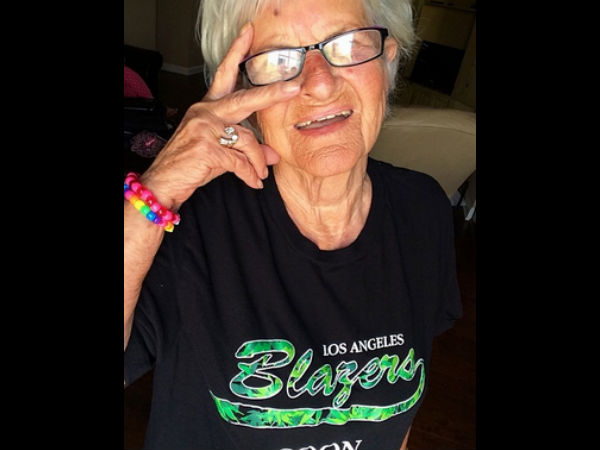 2 லட்சம் பாலோயர்கள்... 2 லட்சம் பாலோயர்கள்...