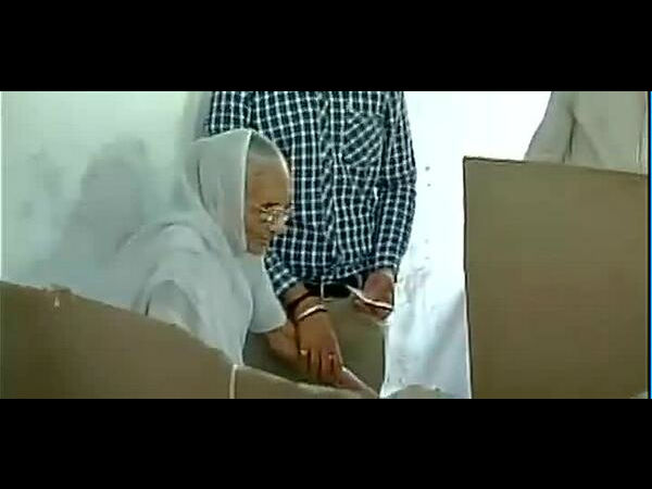 ஆட்டோவில் வந்த அம்மா 