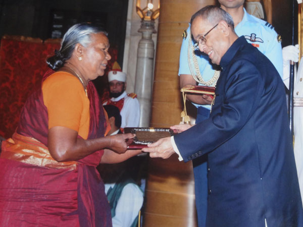 மீனாட்சி அம்மாளுக்கு விருது