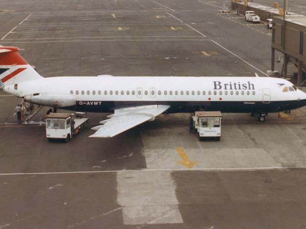 தீவில் உள்ள விமானநிலையம்: தீவில் உள்ள விமானநிலையம்: