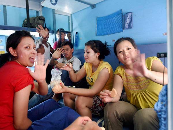 பயணிகளுக்கு விழிப்புணர்வு