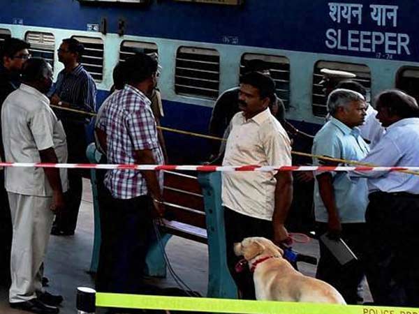 ஊழியர்களுக்கு பாராட்டு