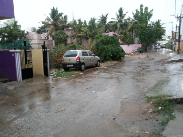 சாலைகளில் வெள்ளம்