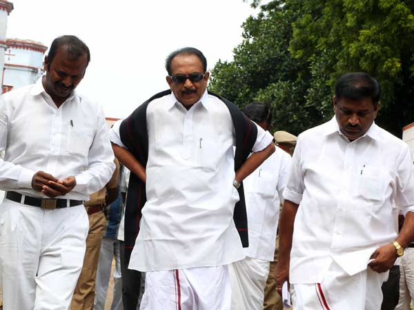 கால் கொப்புளிக்கக் கொப்புளிக்க நீ நடந்தாயே..