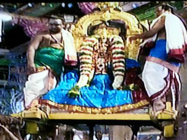 பூப்பல்லக்கில் வீதி உலா