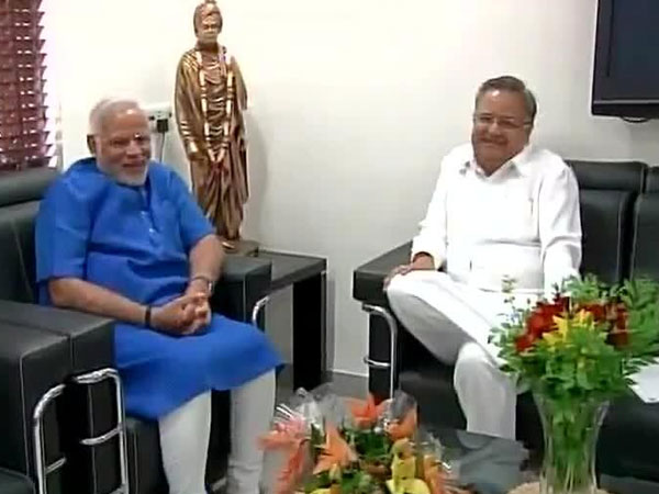 Modi meets Raman Singh,