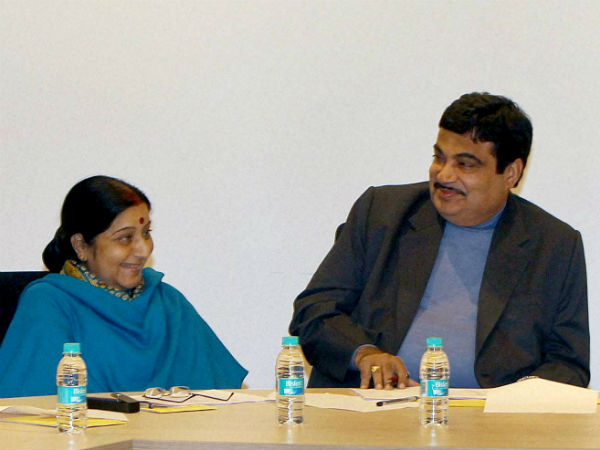 வெளியுறவுத் துறை மீது கண்...