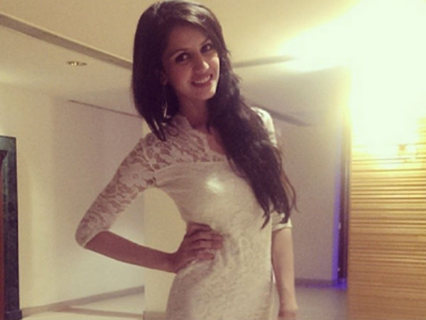 பிரியா டிசெல்வா...