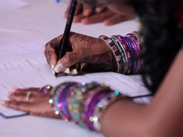 பாதிரியார்களுடன் காதல்: