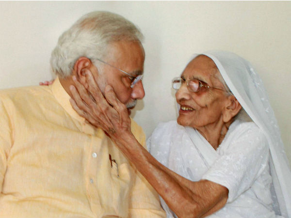 மோடியின் தாயார் மோடியின் தாயார்