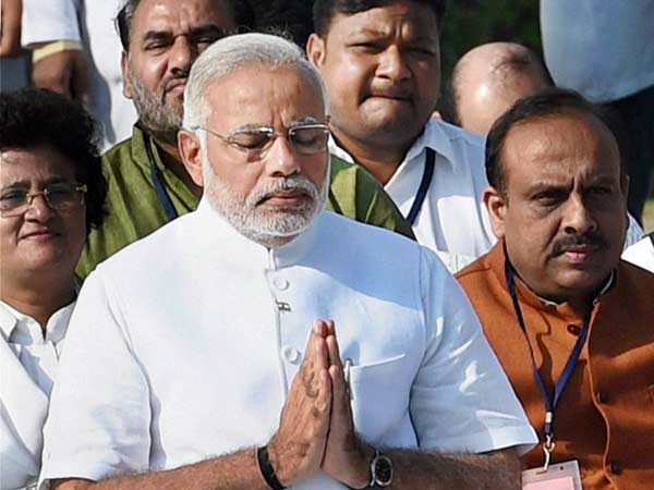 கதரும் பட்டுத்துணிகளும்