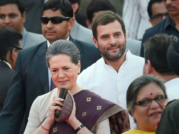 நேபாள பிரதமரும் சோனியா பக்கத்தில்