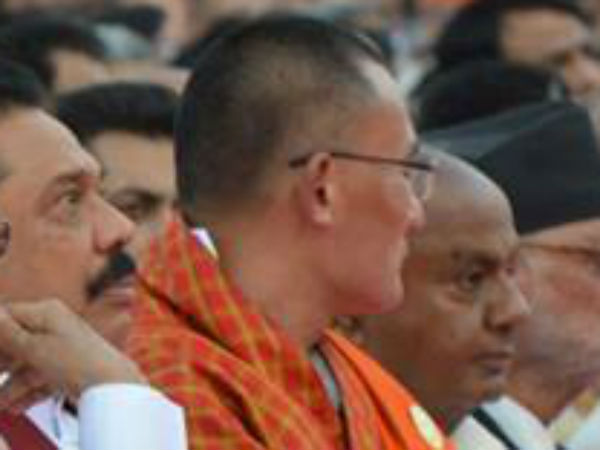 தேவெ கெளடா பக்கத்தில் பூடான் பிரதமர்