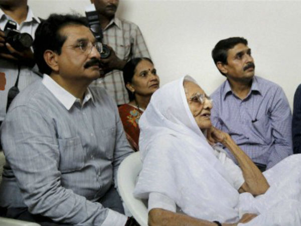 பிளாஸ்டிக் சேர்