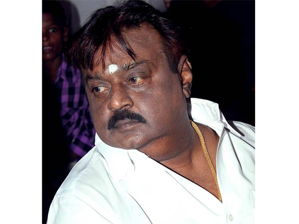 காரில் கிளம்பினார் விஜயகாந்த்