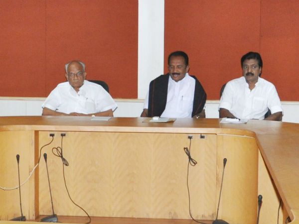 ஆங்கில வழிக்கல்விக்கு எதிர்ப்பு