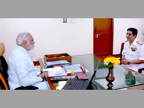 Narendra modi and Navy chief Admiral R.K. Dhowan