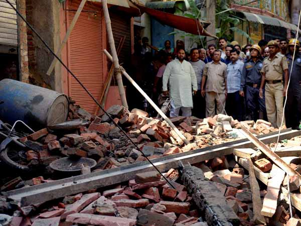 Delhi building collapse kills 3 labourers
