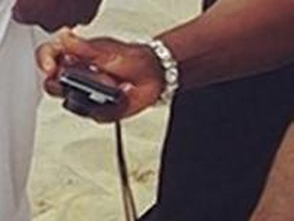 போட்டோவுக்கு போஸ்...