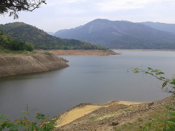 பாபநாசம் அணையில் பாபநாசம் அணையில்