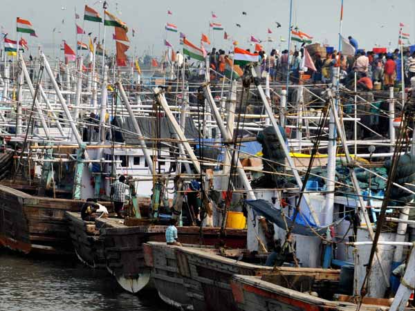மீனவர்கள் தவிப்பு மீனவர்கள் தவிப்பு