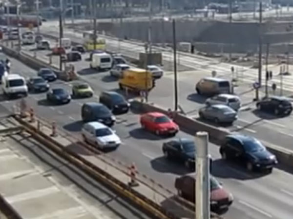 ஸ்தம்பித்த போக்குவரத்து: ஸ்தம்பித்த போக்குவரத்து: