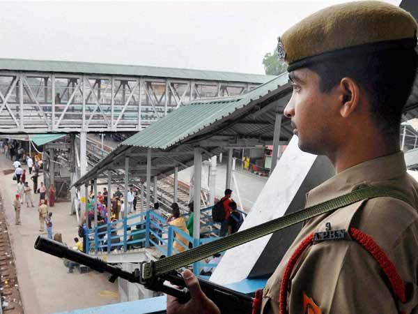 ரூ.900 கோடி இழப்பு