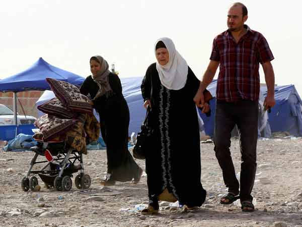 அடையாள அட்டையை வாங்கிப் பார்த்து அடையாள அட்டையை வாங்கிப் பார்த்து