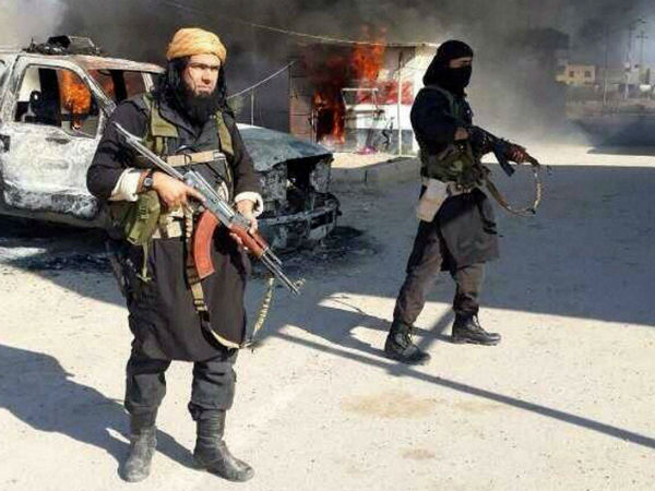 குரூர முகத்தையும் காட்டும் தீவிரவாதிகள் குரூர முகத்தையும் காட்டும் தீவிரவாதிகள்