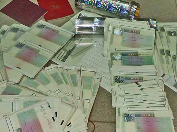 Fake passport racket; Six Lankans arrested in Chennai Fake passport racket; Six Lankans arrested in Chennai