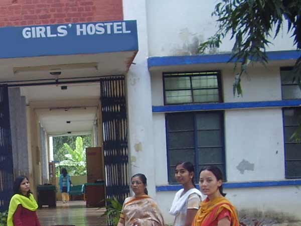 விடுதி காப்பாளர்... விடுதி காப்பாளர்...