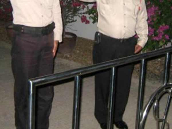 பாதுகாவலர்கள்... பாதுகாவலர்கள்...